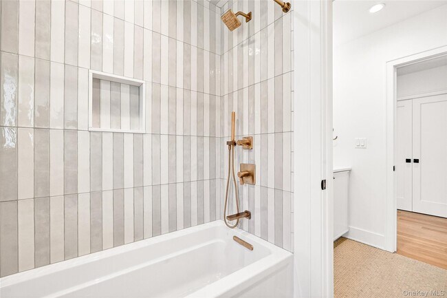 Building Photo - 306 Hunter St