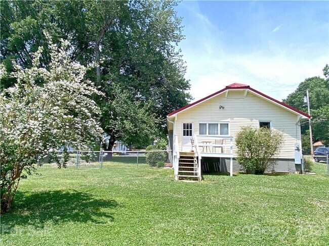 Building Photo - Charming Home for Rent in Newton, North Carolina!