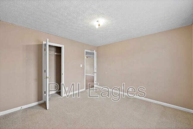 Building Photo - 114 Gleaves Ln