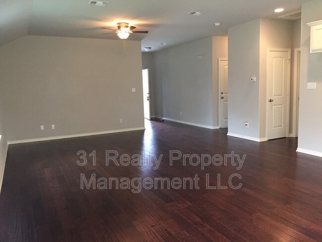 Building Photo - 3115 N Hickory St