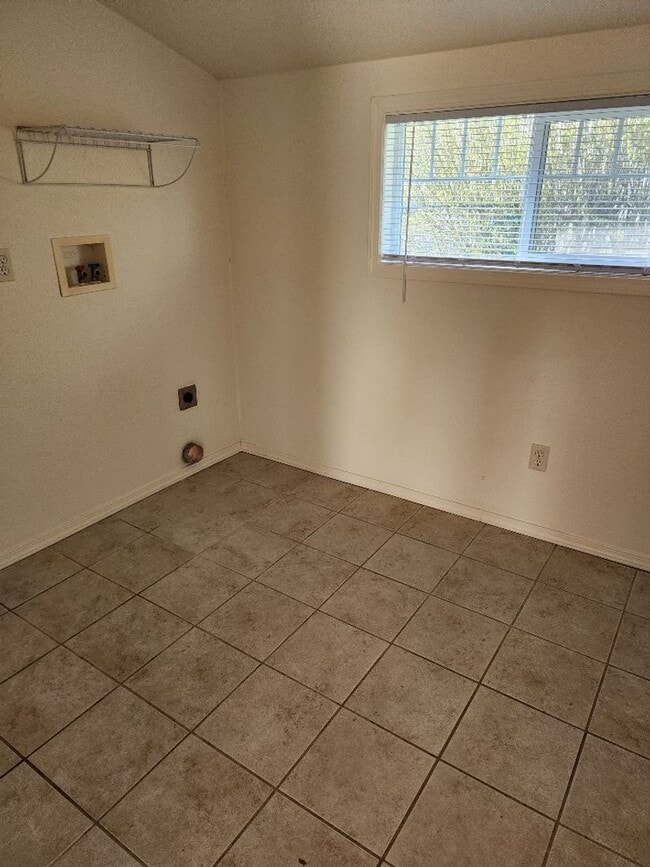 Building Photo - STATUS: AVAILABLE-  |R281h| $1495.00
