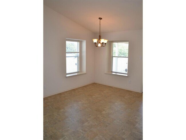 Building Photo - 1511 Legend Oaks Ln