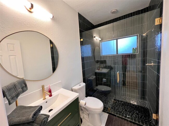 Building Photo - 3914 Latimer Dr