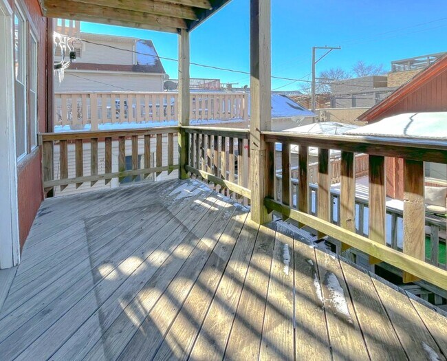 Building Photo - 2442 N Ashland Ave