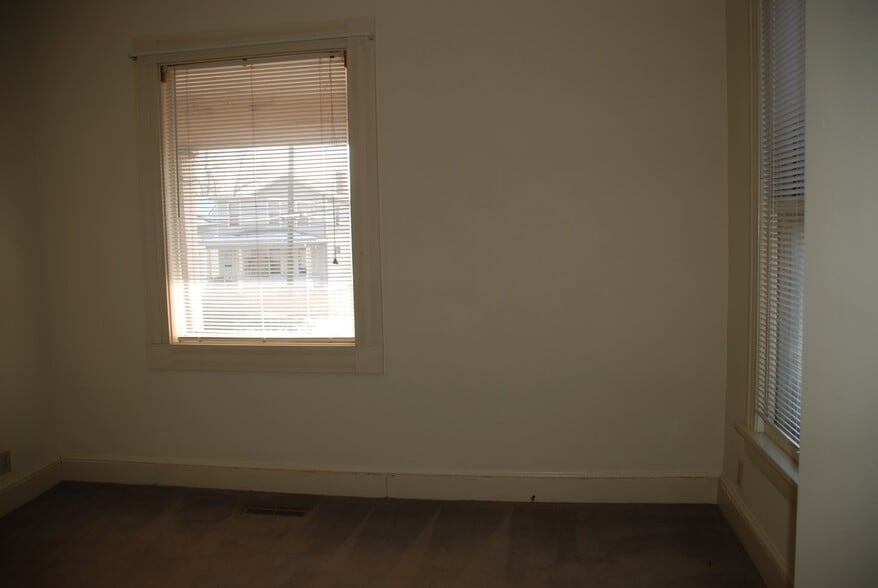 Building Photo - 207 Scammel St