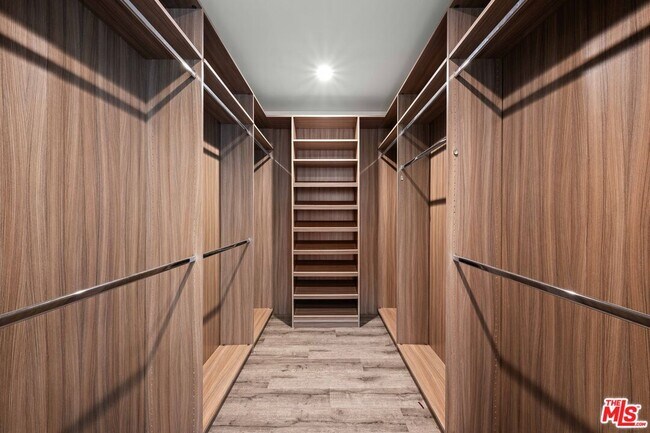 Building Photo - 1613 S Wooster St