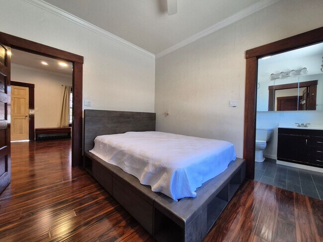 Building Photo - Spacious Duplex with EV Charger and Yard