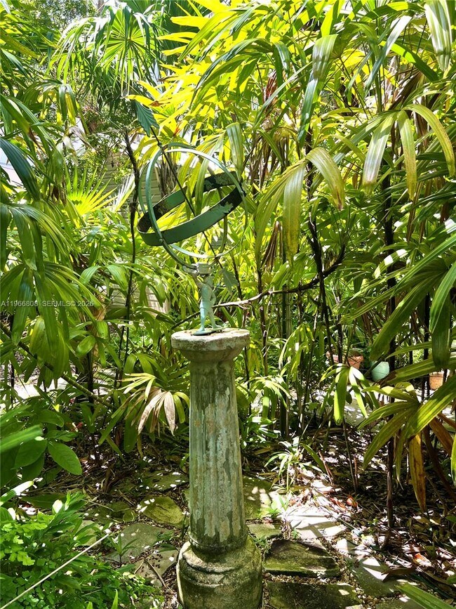 Building Photo - 814 Michigan Ave