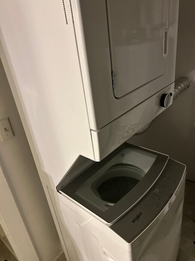 Building Photo - 105 W Hunter St