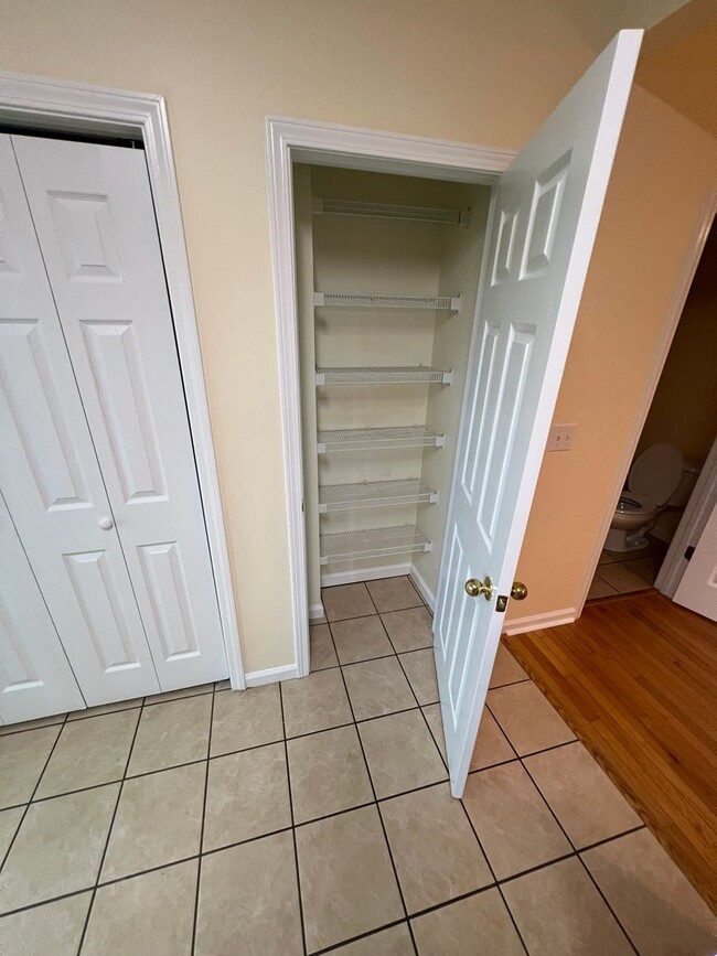 Building Photo - Arden 2 Bedroom Townhome:  Quiet and Spacious