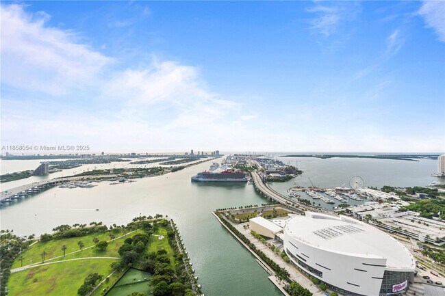 Building Photo - 900 Biscayne Blvd