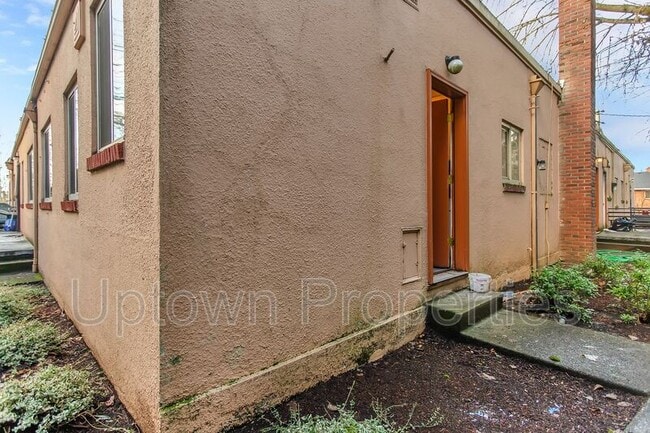 Building Photo - 1328 NE 68th Ave