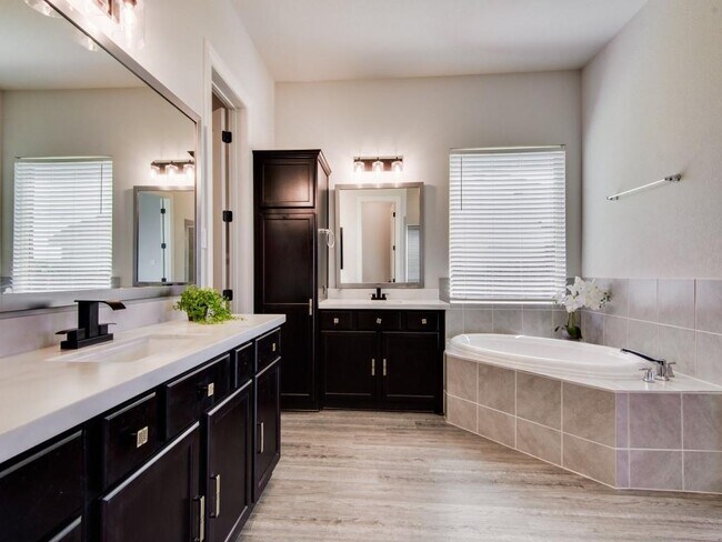 Building Photo - 204 Pulitzer Dr