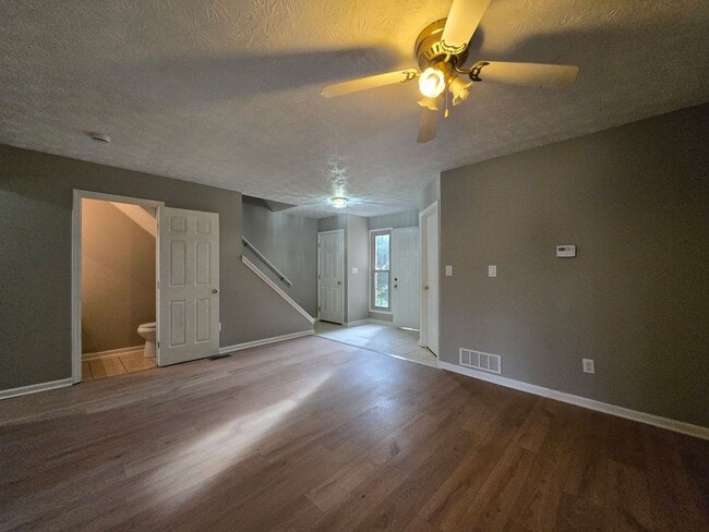 Building Photo - 3 Bedroom, 2.5 Bath Townhouse in Beavercreek!