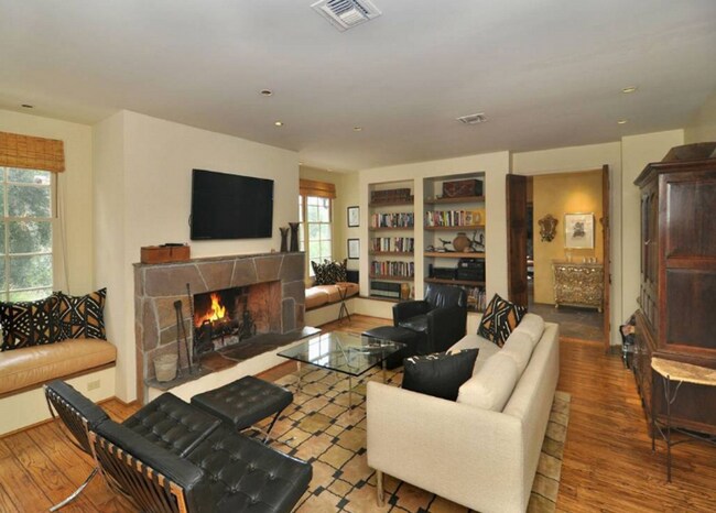 Building Photo - 5 Bed, 4.5 bath estate located in guard gated Hidden Hills Neighborhood