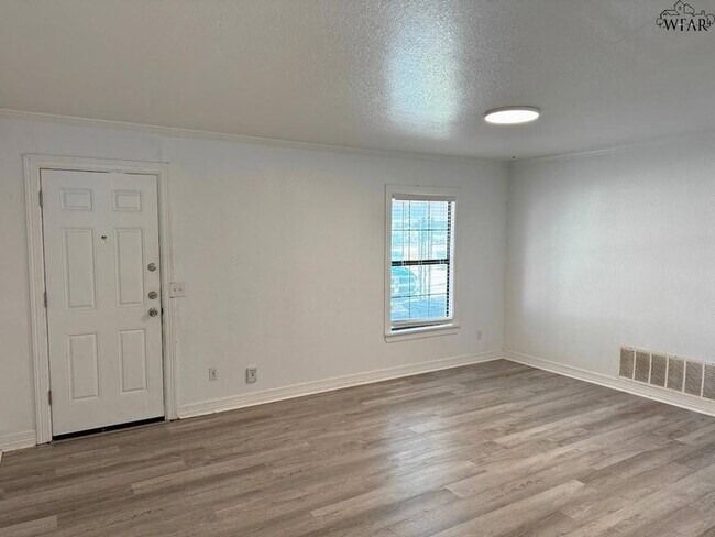 Building Photo - 1604 Blonde St