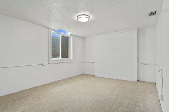 Building Photo - 1107 Beechwood Dr