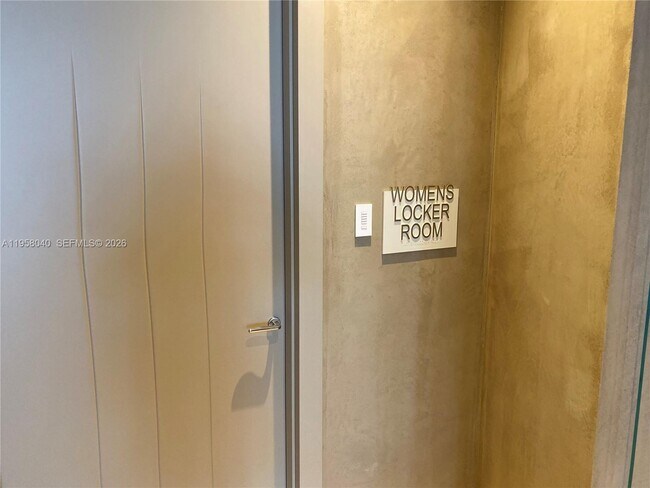 Building Photo - 1000 Brickell Plaza