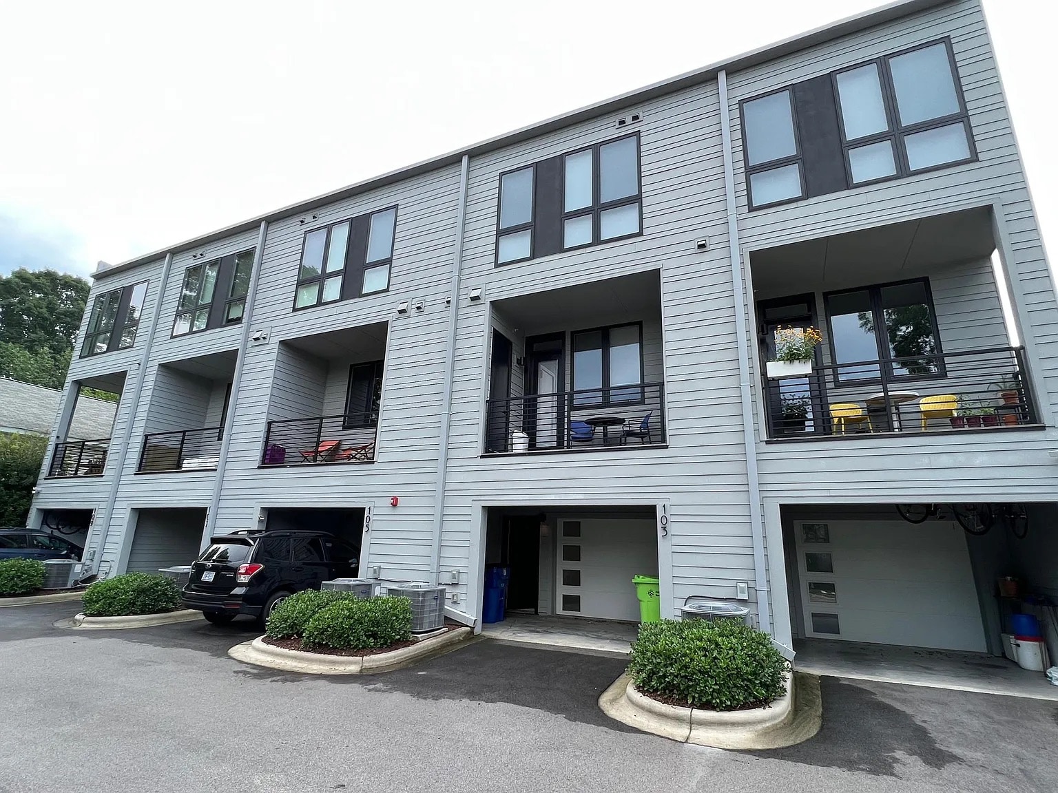 Building Photo - Room in Townhome on New Bern Ave