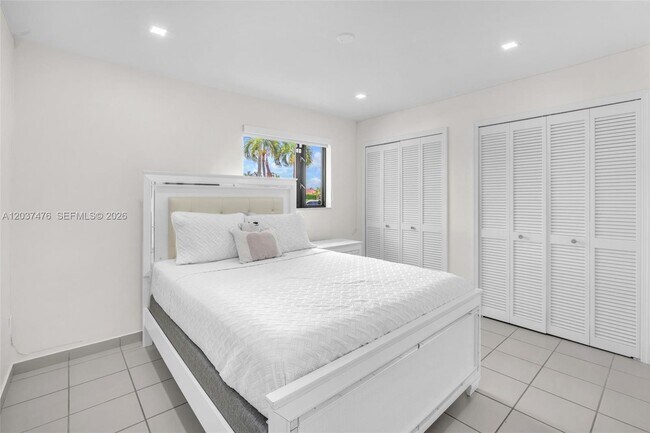 Building Photo - 1417 SW 139th Ave