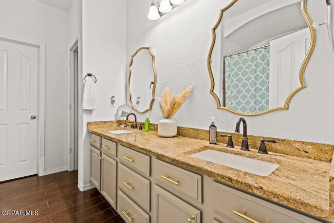 Building Photo - 7365 Dewberry Dr