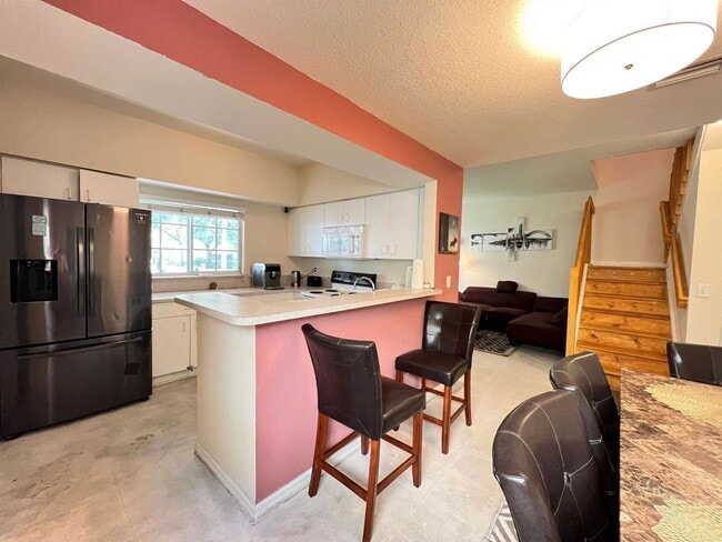 Building Photo - 400 NW 19th Terrace