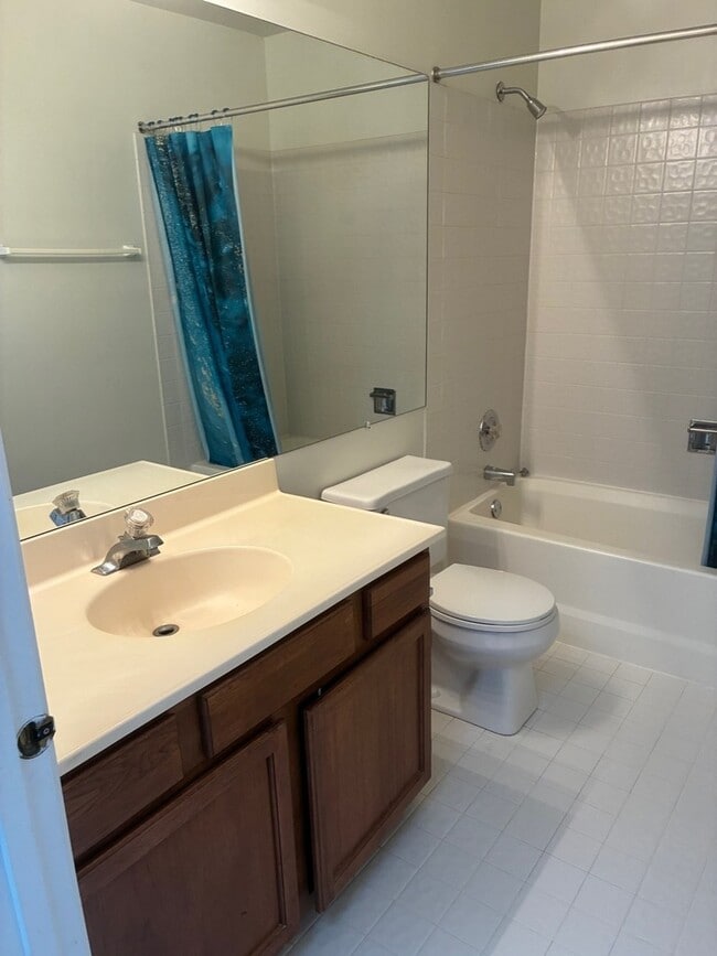 Building Photo - 1158 Regency Dr