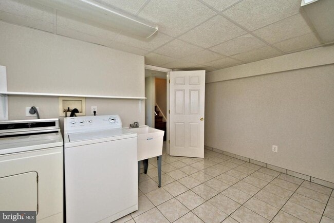 Building Photo - 436 Anthony Rd