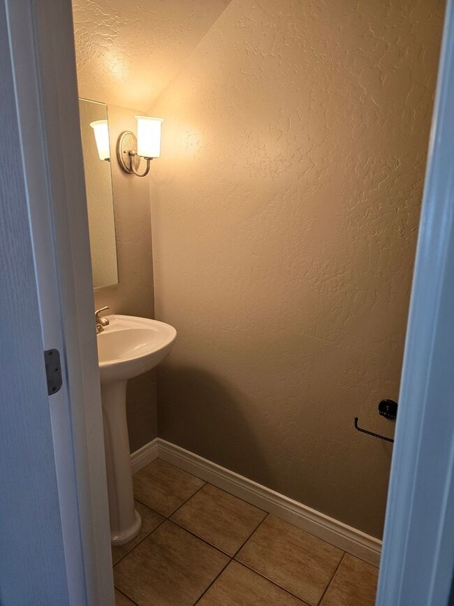 Building Photo - Beautiful 3-Bedroom Home with Scenic Views in the Redlands