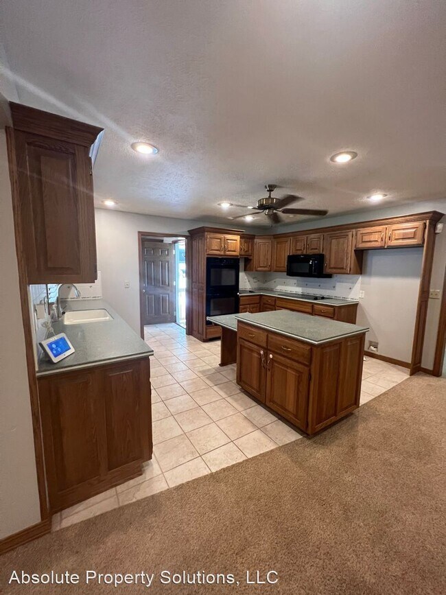 Building Photo - 4 br, 3 bath House - 207 S York Ave