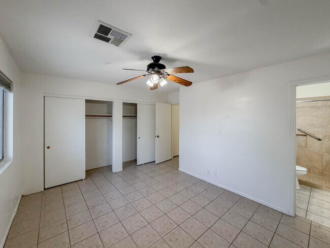 Building Photo - 15724 W Smokey Dr