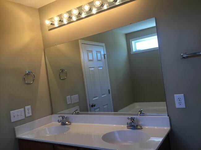 Building Photo - 378 Walden Ridge Ct
