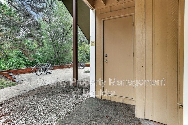 Building Photo - 2865 Sundown Ln