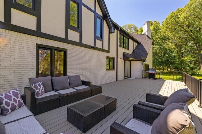 Building Photo - 300 Camelot Way