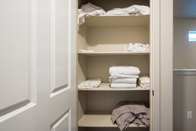 Building Photo - 5 S Kellogg St