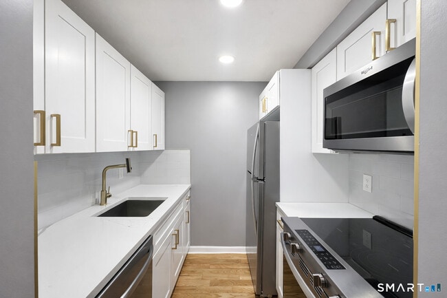 Building Photo - 23 Charter Oak Pl