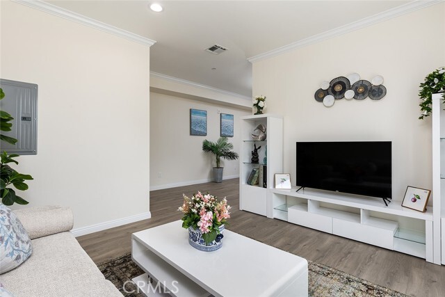 Building Photo - 89 N Grand Oaks Ave