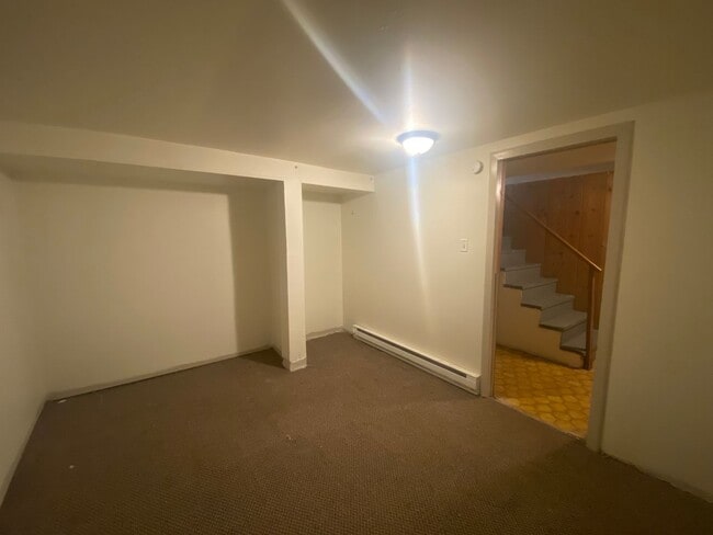 Building Photo - Spacious 3 bedroom, 1 bath duplex located in South Moorhead.