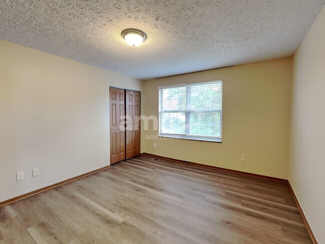 Building Photo - 3725 Lake Mead Dr