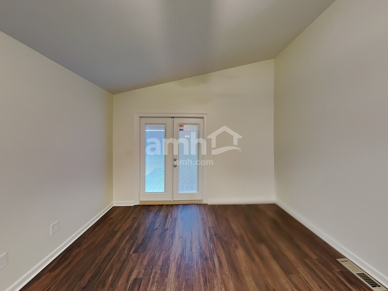 Building Photo - 131 Boutot St