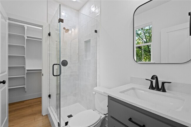 Building Photo - 588 N Willow Ave