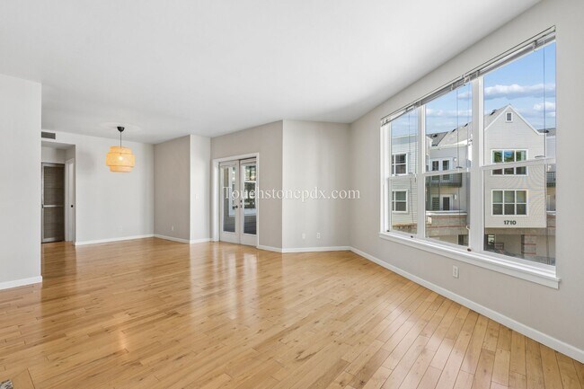 Building Photo - 1630 S Harbor Way