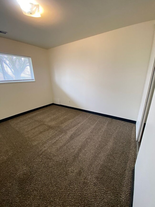 Building Photo - 1208-1210 Vandenberg Ave