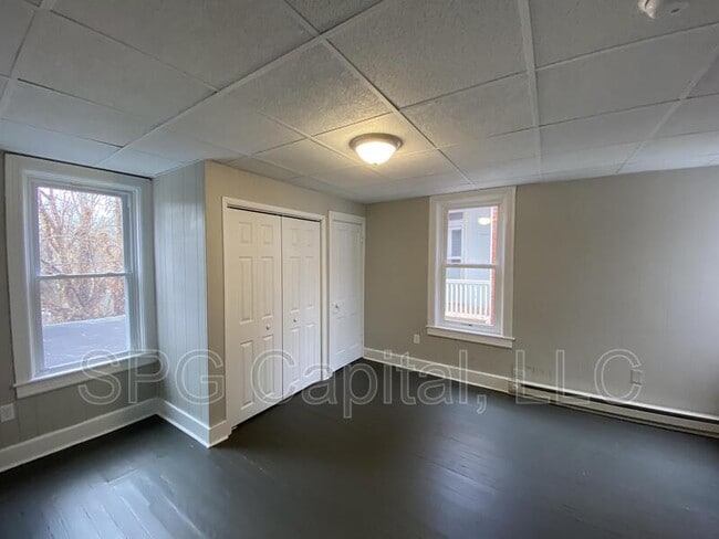 Building Photo - 208 W Main St