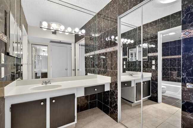 Building Photo - 20355 NE 34th Ct