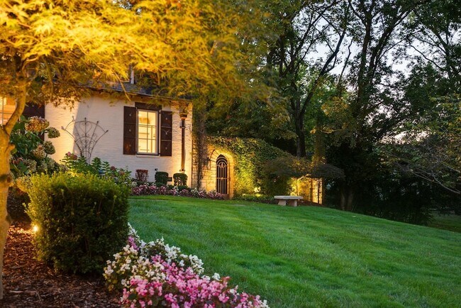 Building Photo - 3807 Harding Pl