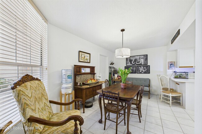Building Photo - 2293 Venetia Pl