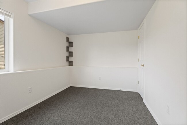Building Photo - 814