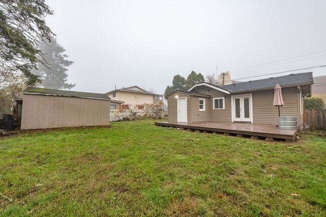 Building Photo - 11130 NE Knott St