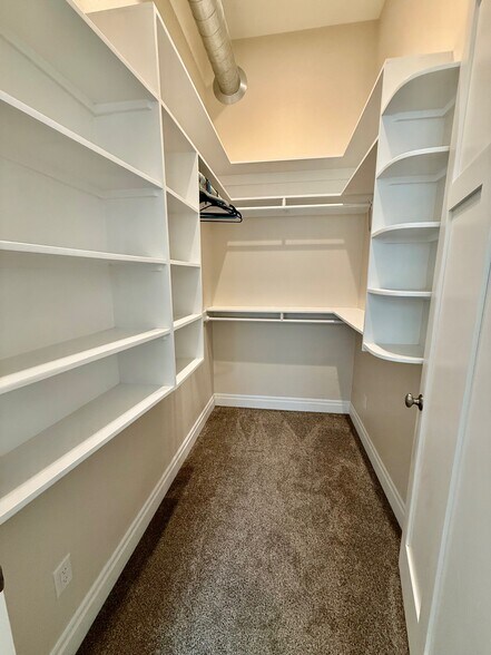 Building Photo - 317 Main St